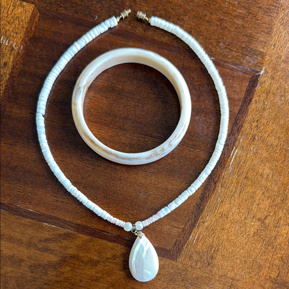 Elegant White Shell Necklace and Bracelet Set